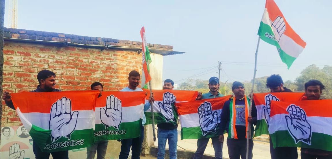 कांग्रेस के 140वें स्थापना दिवस पर झंडोत्तोलन