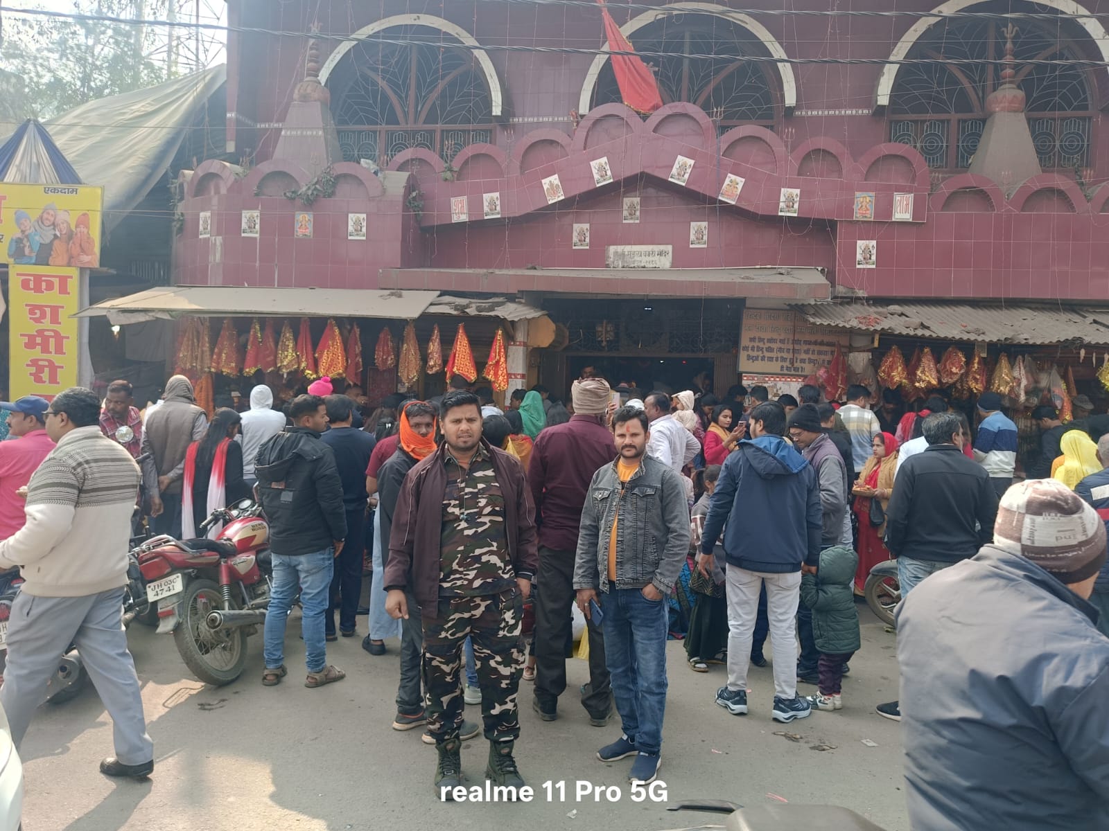 नए वर्ष पर काली मंदिर में पूजा अर्चना के लिए उमड़ी श्रद्धालुओं की भिड़ा