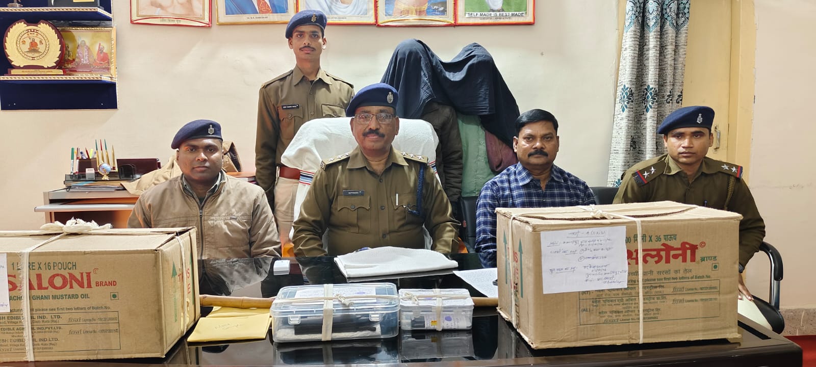 ओझा-गुणी के शक में हत्या : 10 घंटे में खुलासा, महिला समेत तीन गिरफ्तार, हथियार बरामद