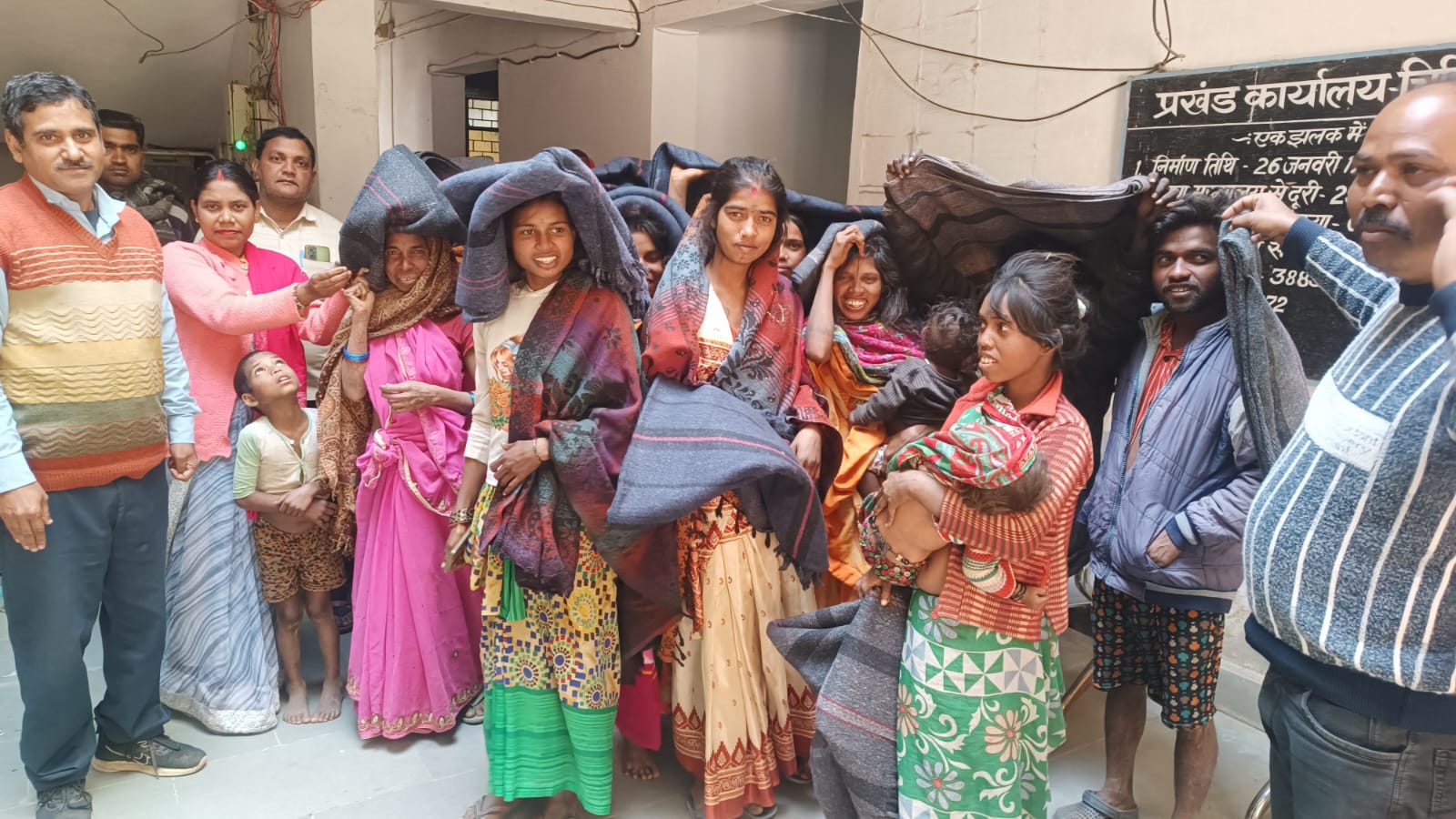 ठंड से राहत: 18 मुसहर परिवारों के बीच कंबल का वितरण