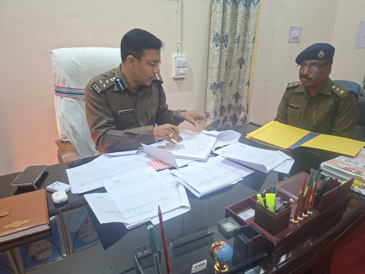 डीआईजी किशोर कौशल ने बंशीधर नगर एसडीपीओ कार्यालय का किया निरीक्षण, अपराध नियंत्रण को लेकर दिए सख्त निर्देश