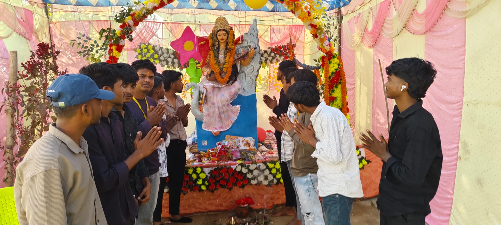 श्रद्धा, उल्लास और भक्ति के संग कांडी व बंशीधर नगर में धूमधाम से मनाई गई बसंत पंचमी