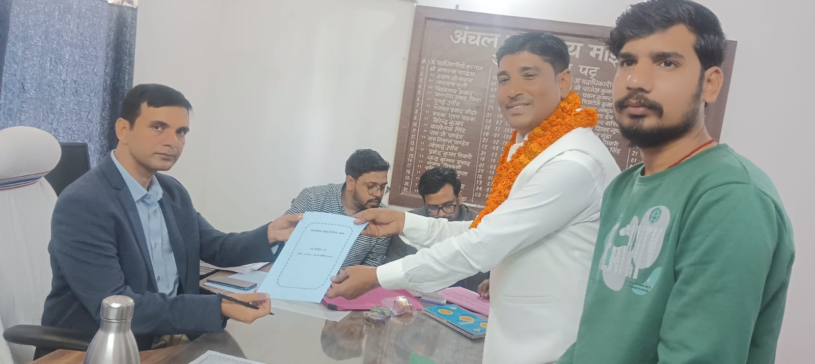 नगर पंचायत चुनाव: वार्ड 5 से संजय कमलापुरी ने किया नामांकन, 11 नामांकन फॉर्म की हुई बिक्री