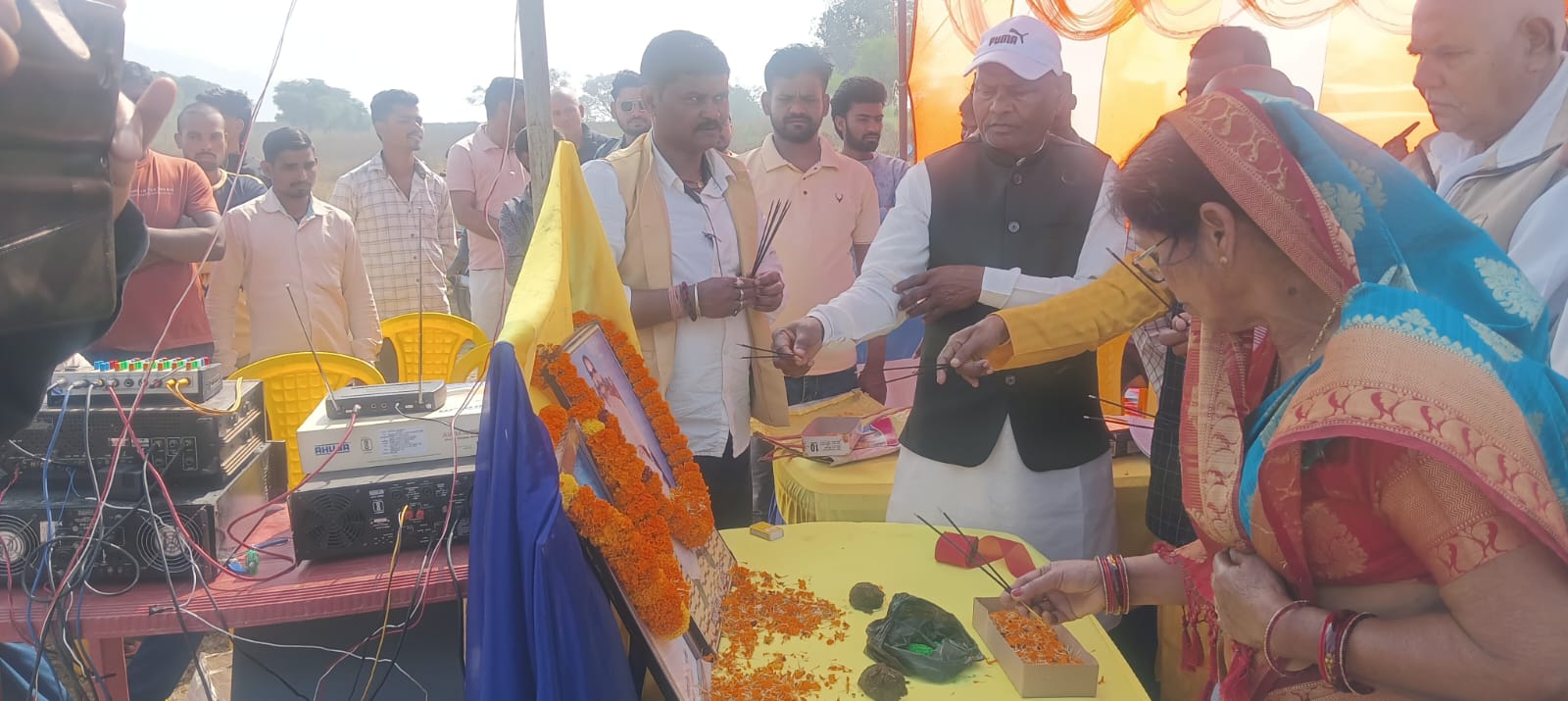 विधायक ने स्वर्गीय मुन्नर सिंह एवं अंबिका सिंह क्रिकेट टूर्नामेंट का किया उद्घाटन