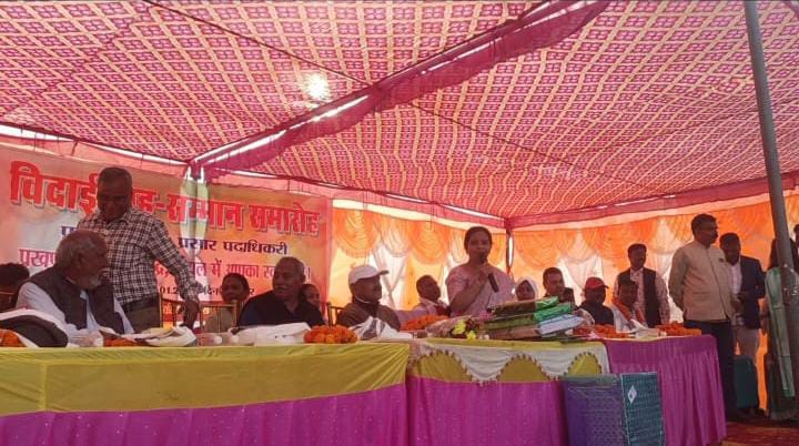 मेराल में बीईईओ रंभा चौबे समेत सात शिक्षकों को दी गई सम्मानपूर्वक विदाई