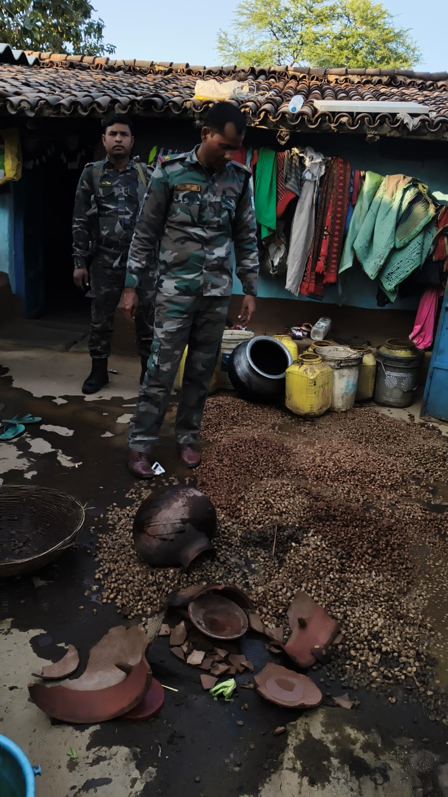 धुरकी पुलिस की कार्रवाई, 70 किलो जावा महुआ व शराब निर्माण सामग्री नष्ट