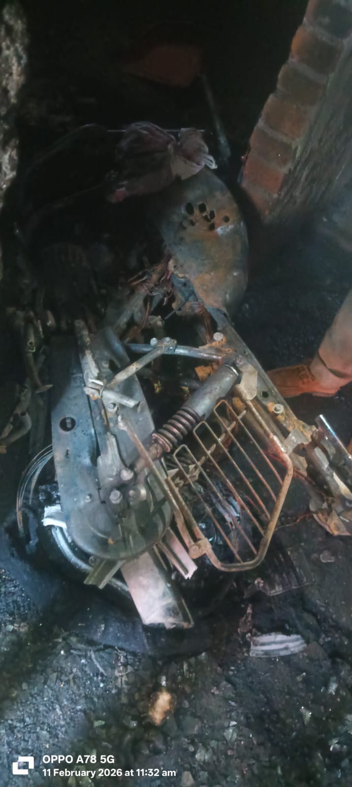 मानसिक रूप से विक्षिप्त युवक ने लगाई घर में आग।