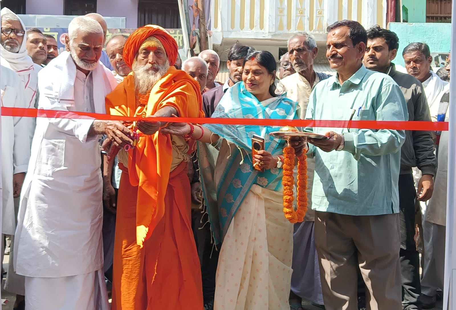 मझिआंव में अध्यक्ष पद प्रत्याशी शोभा जायसवाल के दो चुनावी कार्यालयों का उद्घाटन