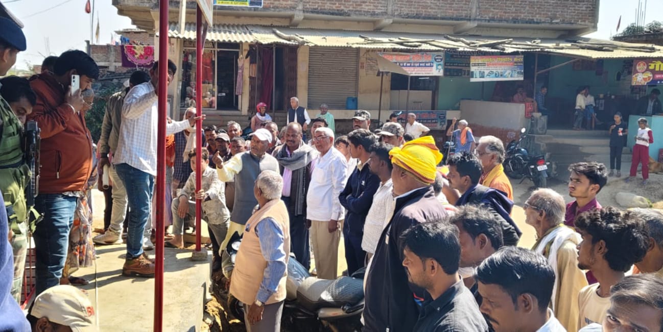 मझिआंव में आरसीसी नाली निर्माण की बाधा दूर, विधायक नरेश प्रसाद सिंह की मौजूदगी में हुई मापी