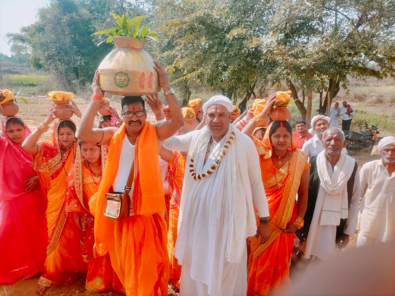 सगमा में भव्य कलश यात्रा, प्राण प्रतिष्ठा को लेकर उमड़ा श्रद्धालुओं का सैलाब