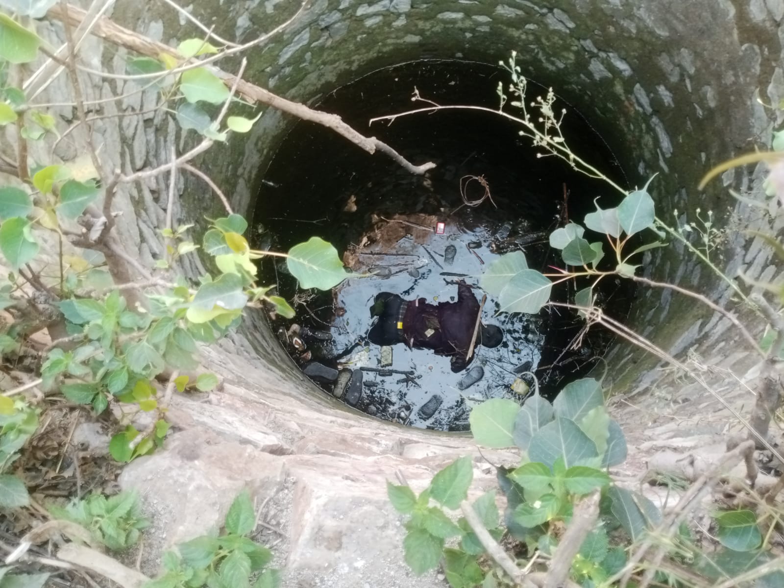 कुएं से युवक का शव बरामद, क्षेत्र में शोक की लहर