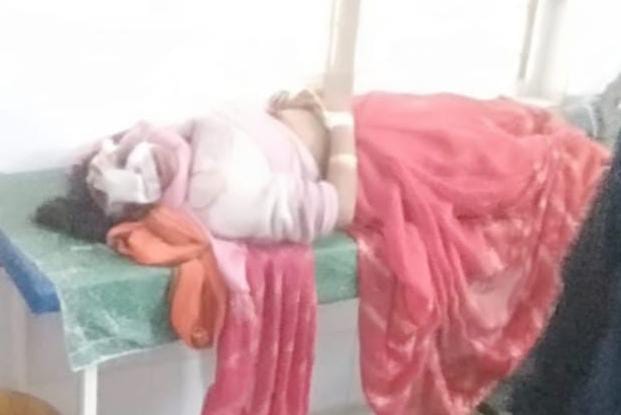 मेराल थाना क्षेत्र में ट्रक के चपेट में आने से पति-पत्नी घायल