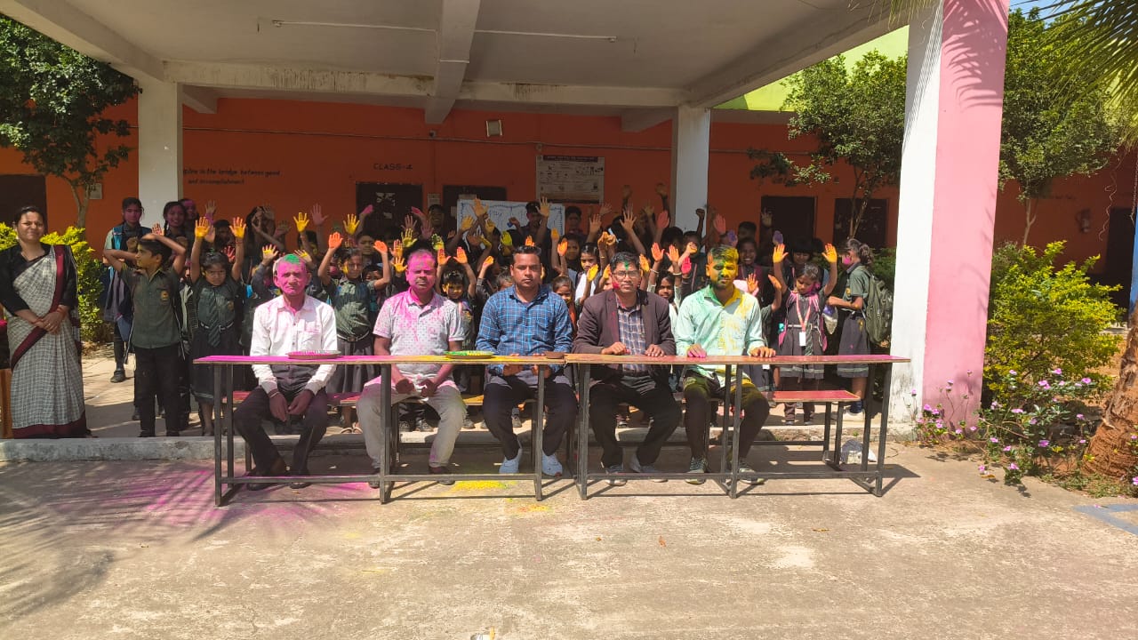 डी.ए.वी. लीलावचन पब्लिक स्कूल में हर्षोल्लास के साथ मनाई गई होली