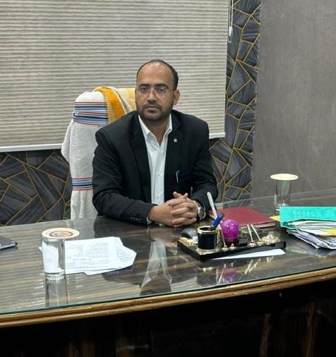 विद्यालय परिसर में अनुशासनहीनता के मामले में प्रभारी प्रधानाध्यापक निलंबित, दो शिक्षकों पर सेवा समाप्ति की कार्रवाई प्रारंभ