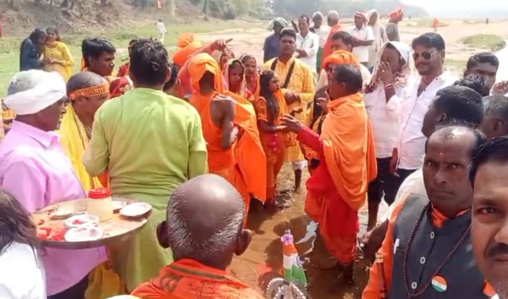 पांच दिवसीय शतचंडी महायज्ञ व प्राण-प्रतिष्ठा के लिए 551 श्रद्धालुओं की भव्य कलश यात्रा, उमड़ी आस्था की भीड़