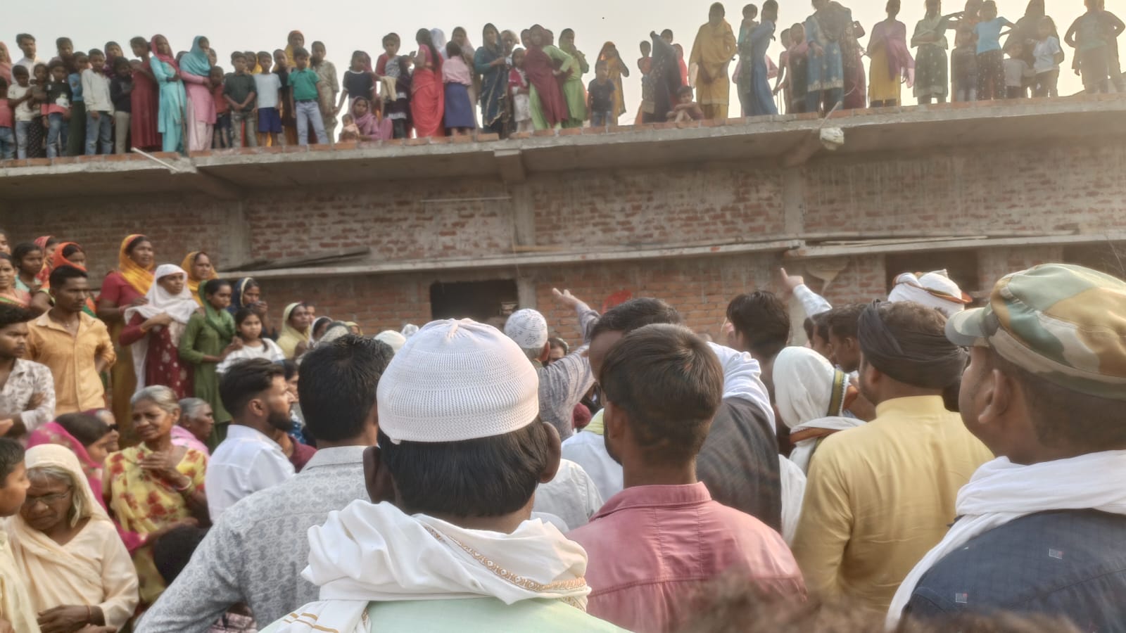 बेंगलुरु में काम के दौरान हादसे में प्रवासी मजदूर की मौत, पार्थिव शरीर गांव पहुंचते ही मातम