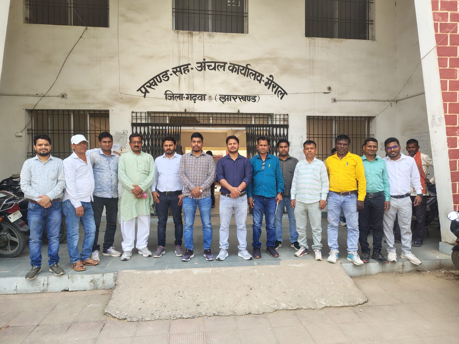 मेराल में मनरेगा कर्मी तीन दिवसीय सांकेतिक हड़ताल पर, मांगें पूरी नहीं होने पर अनिश्चितकालीन हड़ताल की चेतावनी