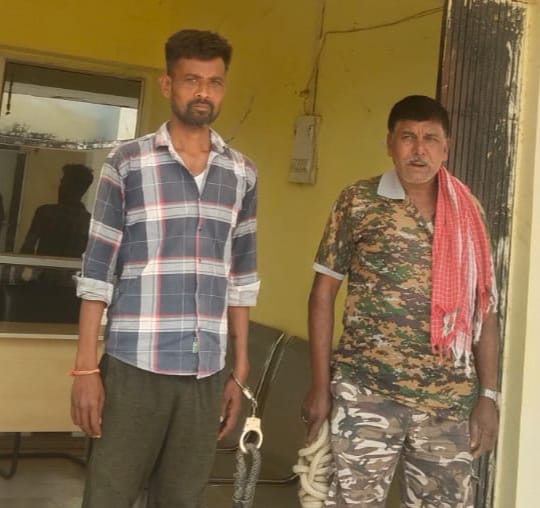 13 और 19 साल से फरार दो वारंटी गिरफ्तार, मझिआंव पुलिस ने भेजा गढ़वा जेल
