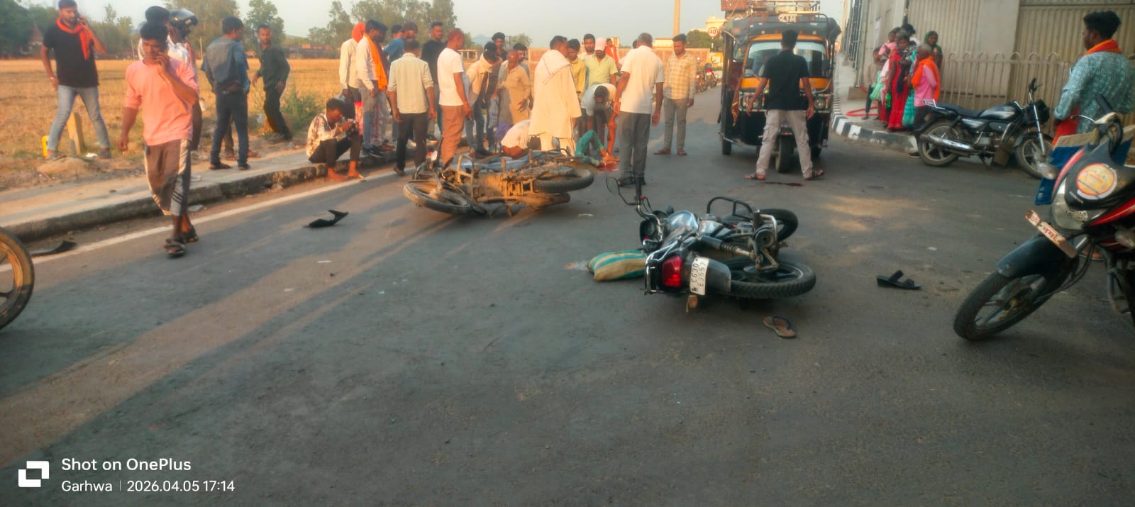 पाल्हे कला के पास भीषण सड़क हादसा, महिला की मौत, तीन घायल