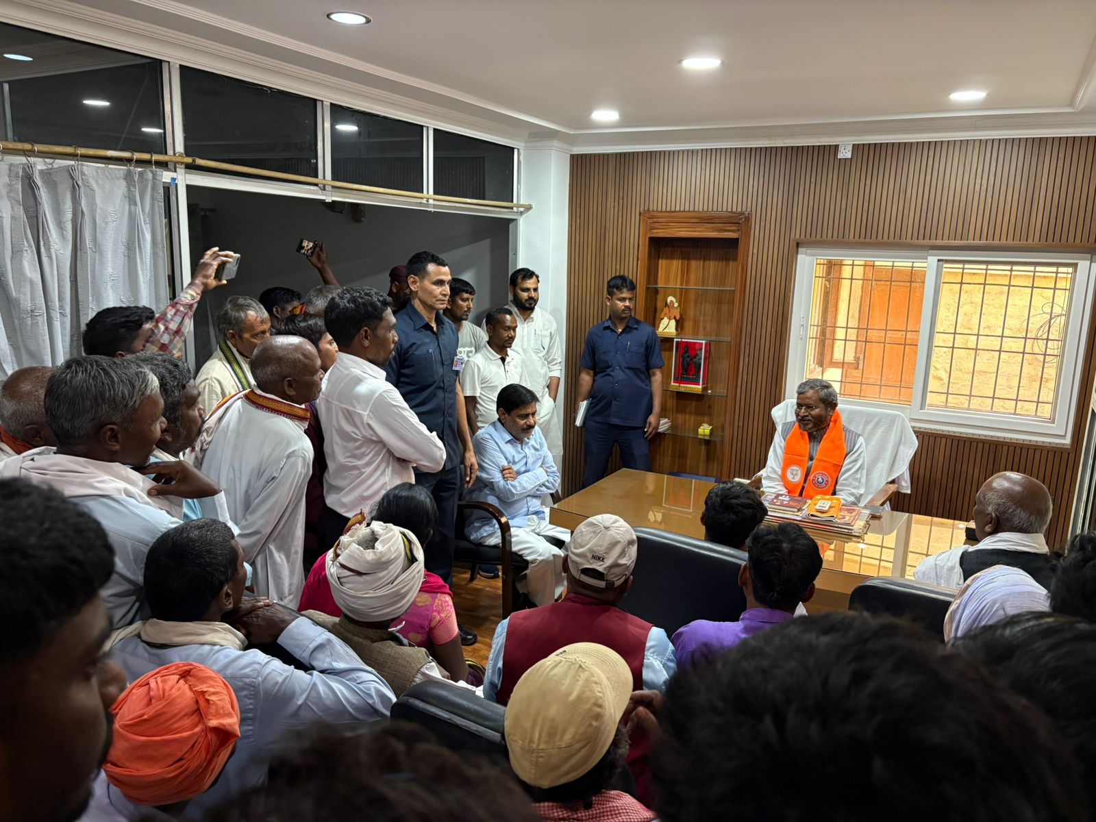 मंडल डैम विस्थापन को लेकर बढ़ा विवाद, ग्रामीणों व प्रभावितों ने बाबूलाल मरांडी से लगाई न्याय की गुहार