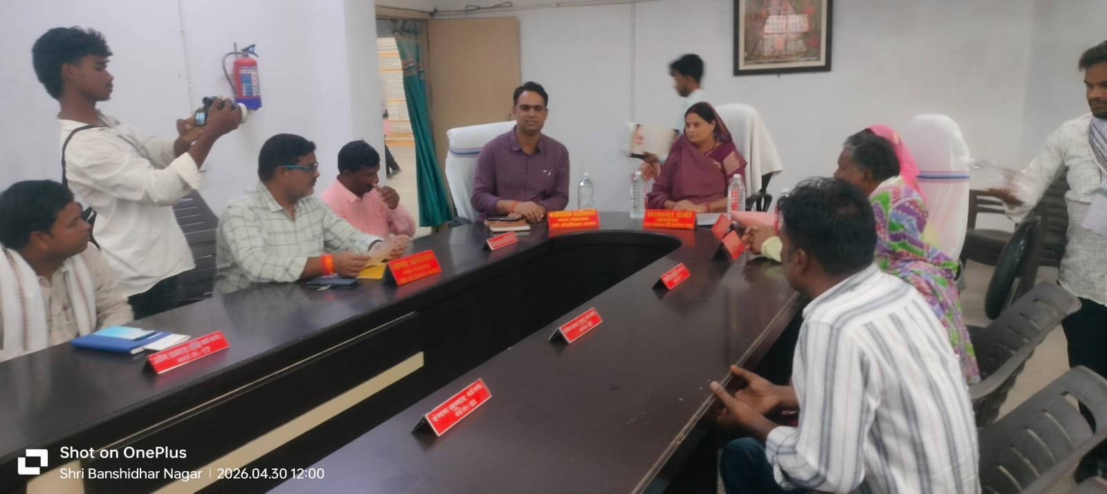 बंशीधर नगर: नगर पंचायत बोर्ड की बैठक में विकास कार्यों की समीक्षा, जलापूर्ति व नाली सफाई को एक सप्ताह में दुरुस्त करने के निर्देश