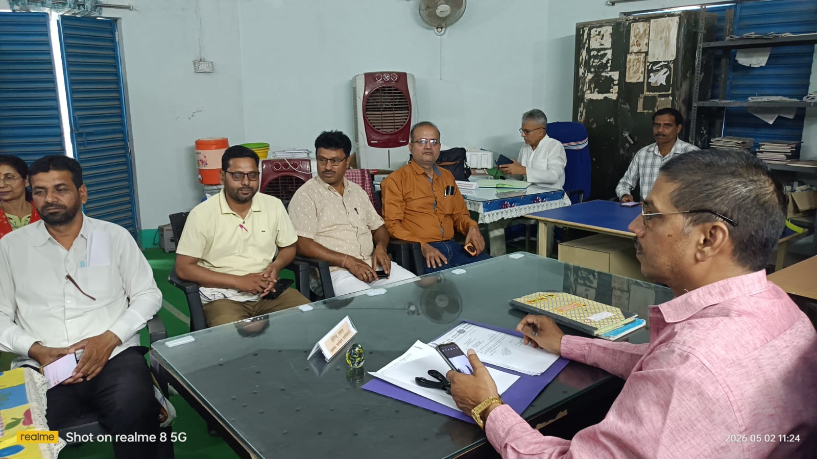 अधौरा में शिक्षा समीक्षा बैठक, बंशीधर नगर में मजदूर दिवस गोष्ठी और ओवरलोड कोयला ट्रकों पर कार्रवाई