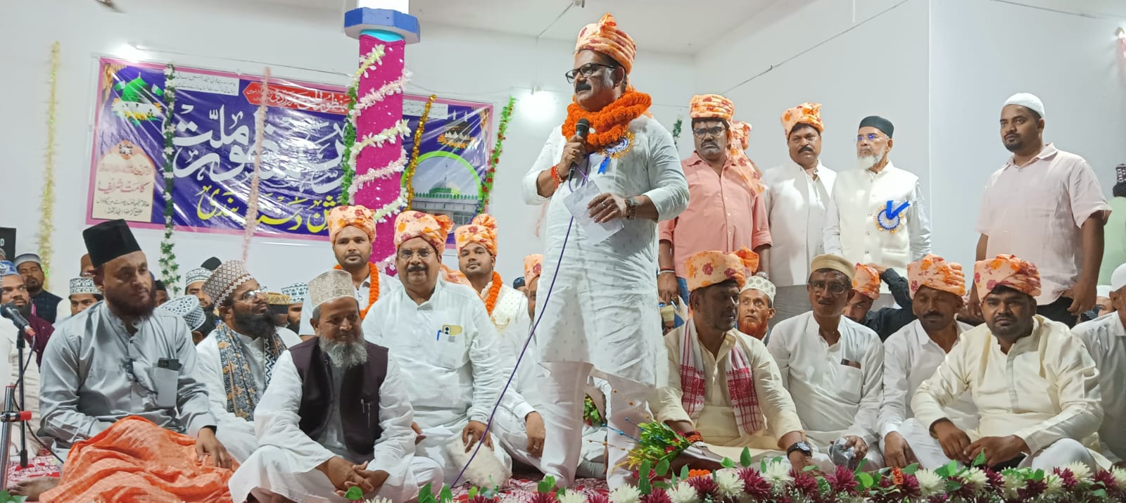 मझिआंव में 34वें उर्स सह जलसा का आयोजन, पूर्व मंत्री मिथिलेश ठाकुर ने की चादरपोशी