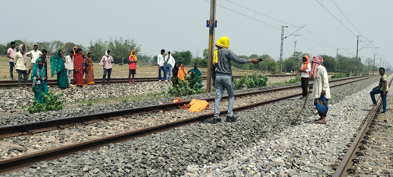 सुआ रेलवे फाटक पर ट्रेन की चपेट में आने से महिला की मौत