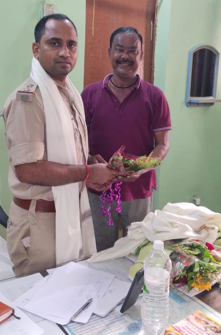 चैनपुर थाना के नए प्रभारी का हुआ स्वागत, क्षेत्रीय समस्याओं से कराया गया अवगत
