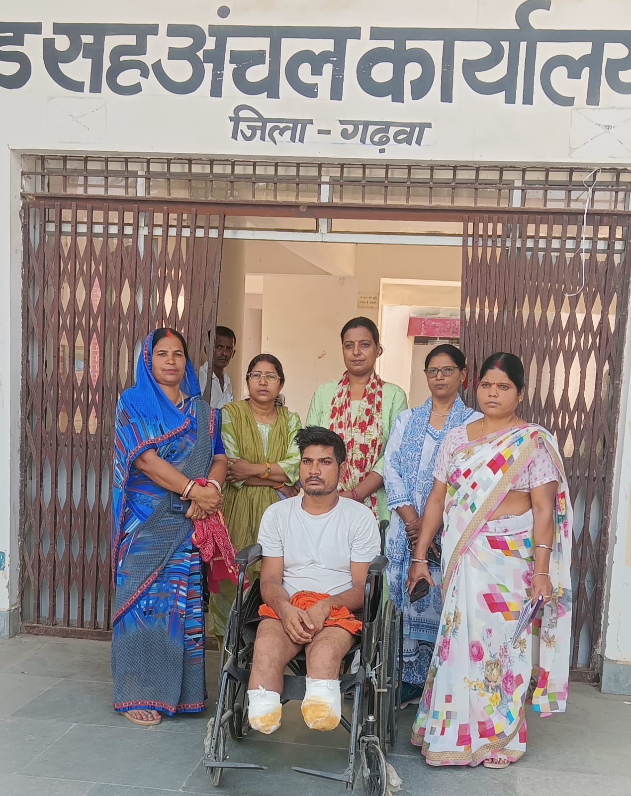 मझिआंव के युवक पुरुषोत्तम कुमार पासवान की पुणे में ट्रेन दुर्घटना, दोनों पैर कटने के बाद आर्थिक और सामाजिक सहायता की दरकार