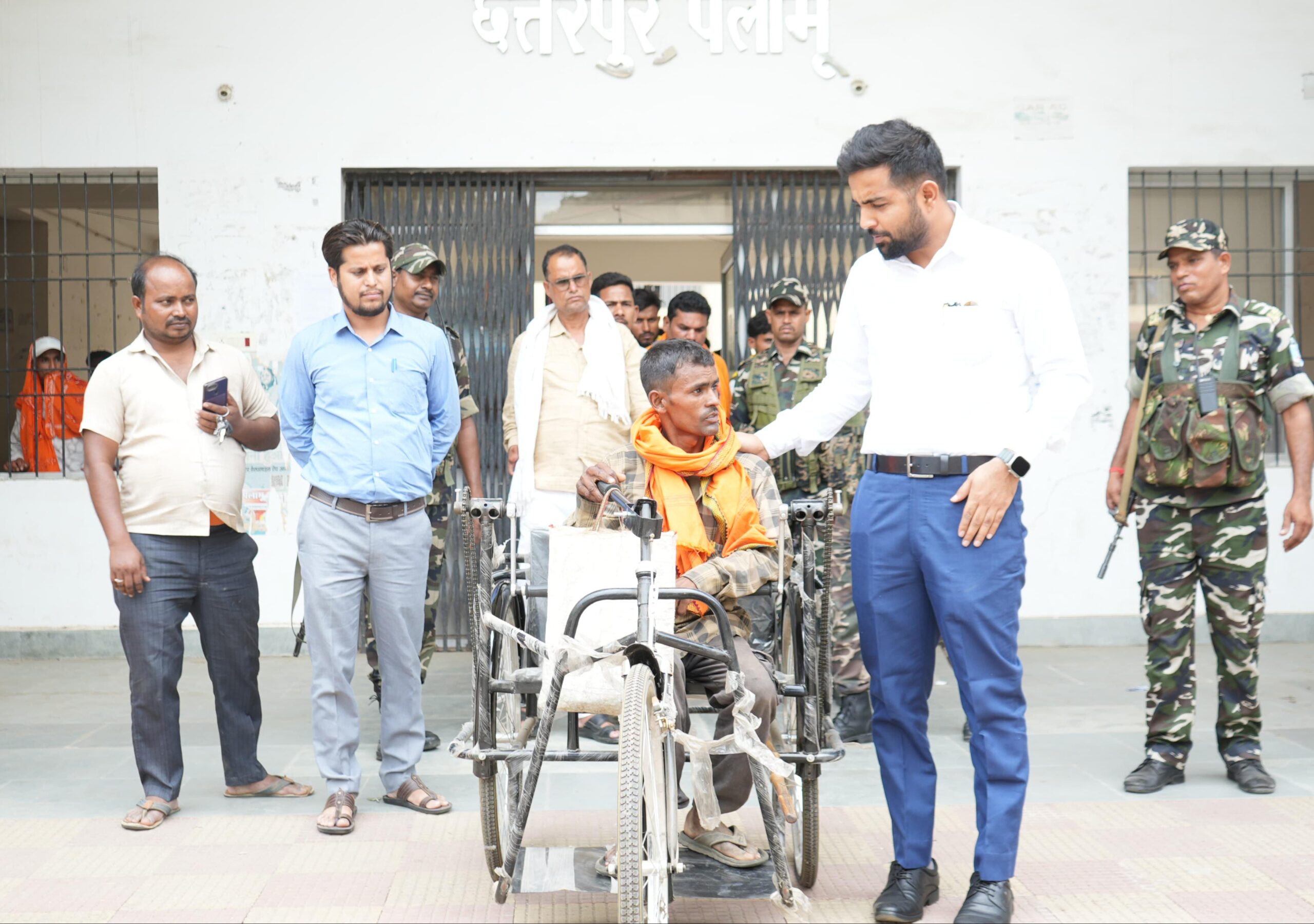 पलामू – छत्तरपुर में औचक निरीक्षण:उपायुक्त ने संवेदनशीलता और सख्ती दोनों का दिया परिचय