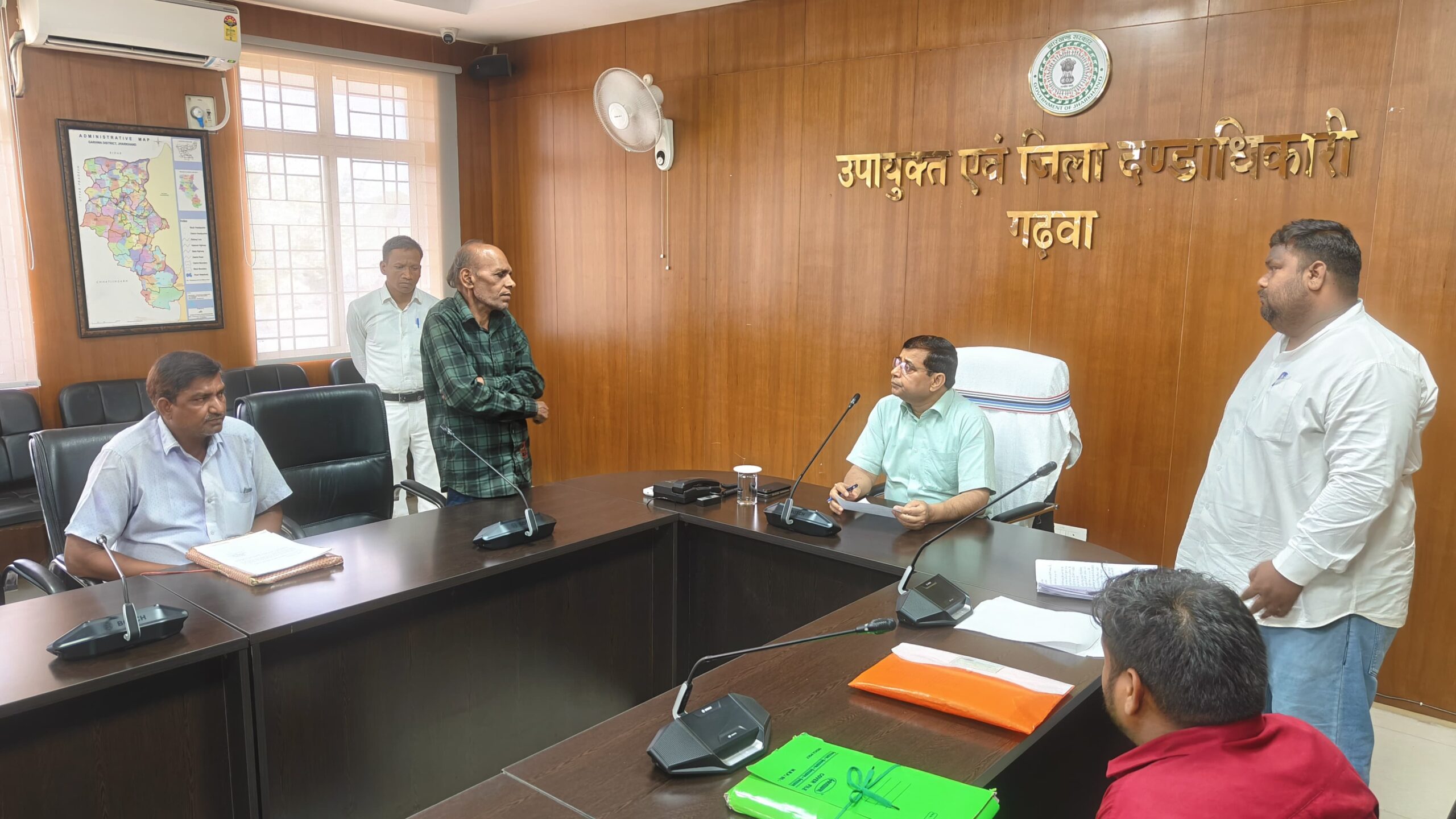 उपायुक्त का रमना प्रखंड सह अंचल कार्यालय एवं आंगनबाड़ी केंद्रों का औचक निरीक्षण, लापरवाही पर सख्त कार्रवाई के निर्देश