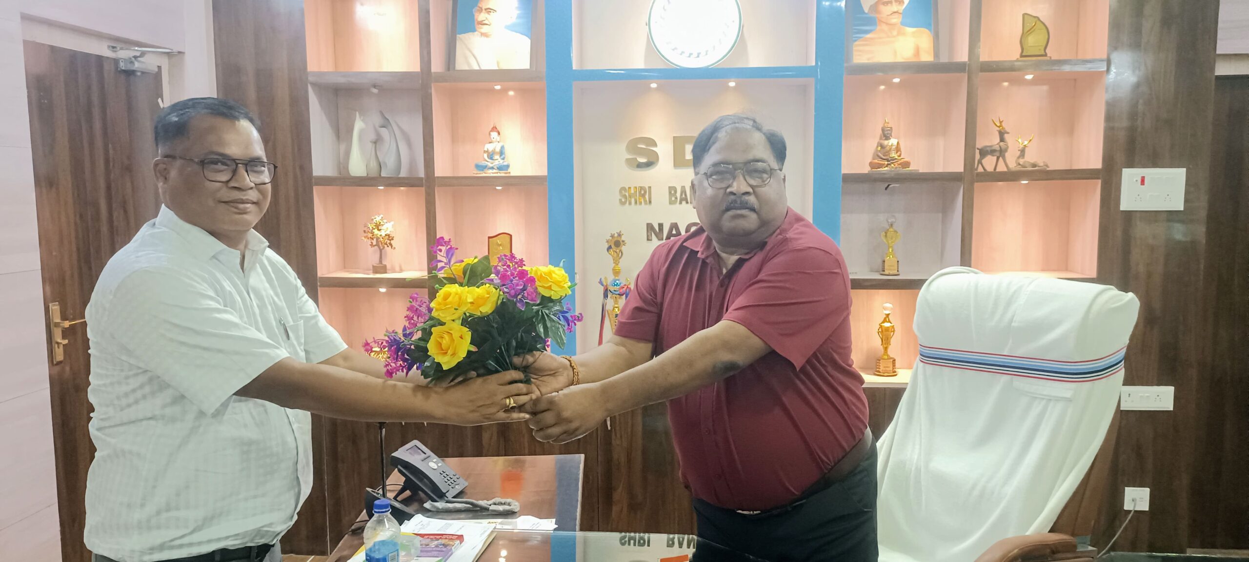 बंशीधर नगर में नवपदस्थापित भूमि उपसमाहर्ता ने संभाला प्रभार