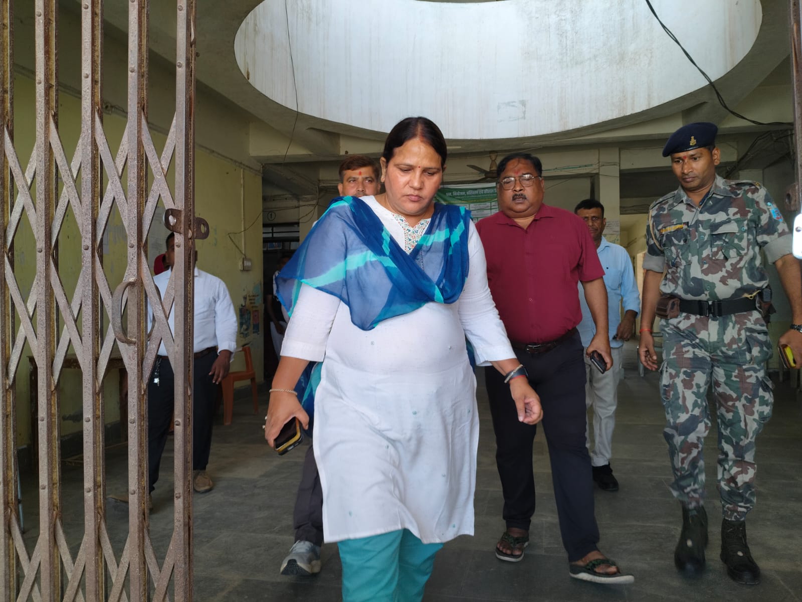 रमना प्रखंड सह अंचल कार्यालय का आयुक्त ने किया औचक निरीक्षण, समय पालन व जनसेवा में लापरवाही पर जताई नाराजगी