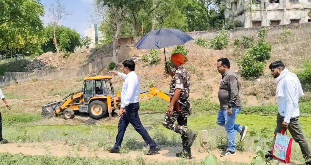 आपन सरस्वतिया” अभियान को मिल रहा जनसमर्थन, गढ़वा में आठवें और मेराल में दूसरे दिन जारी रही नदी सफाई