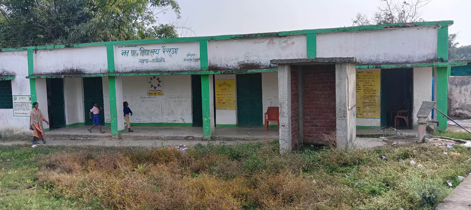 रैसुआ नव प्राथमिक विद्यालय भवन में दरारें, छात्रों की सुरक्षा पर मंडरा रहा खतरा