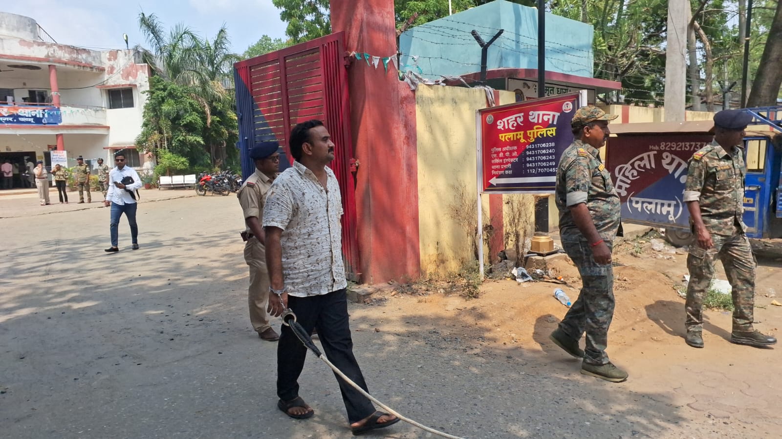 विनीत तिवारी हत्याकांड के आरोपी दिलीप तिवारी उर्फ मिंटू का पुलिस ने निकाला पैदल मार्च, कड़ी सुरक्षा के बीच भेजा जेल