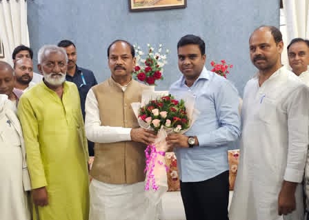 स्व. अनिल चौरसिया की 14वीं पुण्यतिथि पर उमड़ा जनसैलाब, रघुवर दास ने अर्पित की श्रद्धांजलि