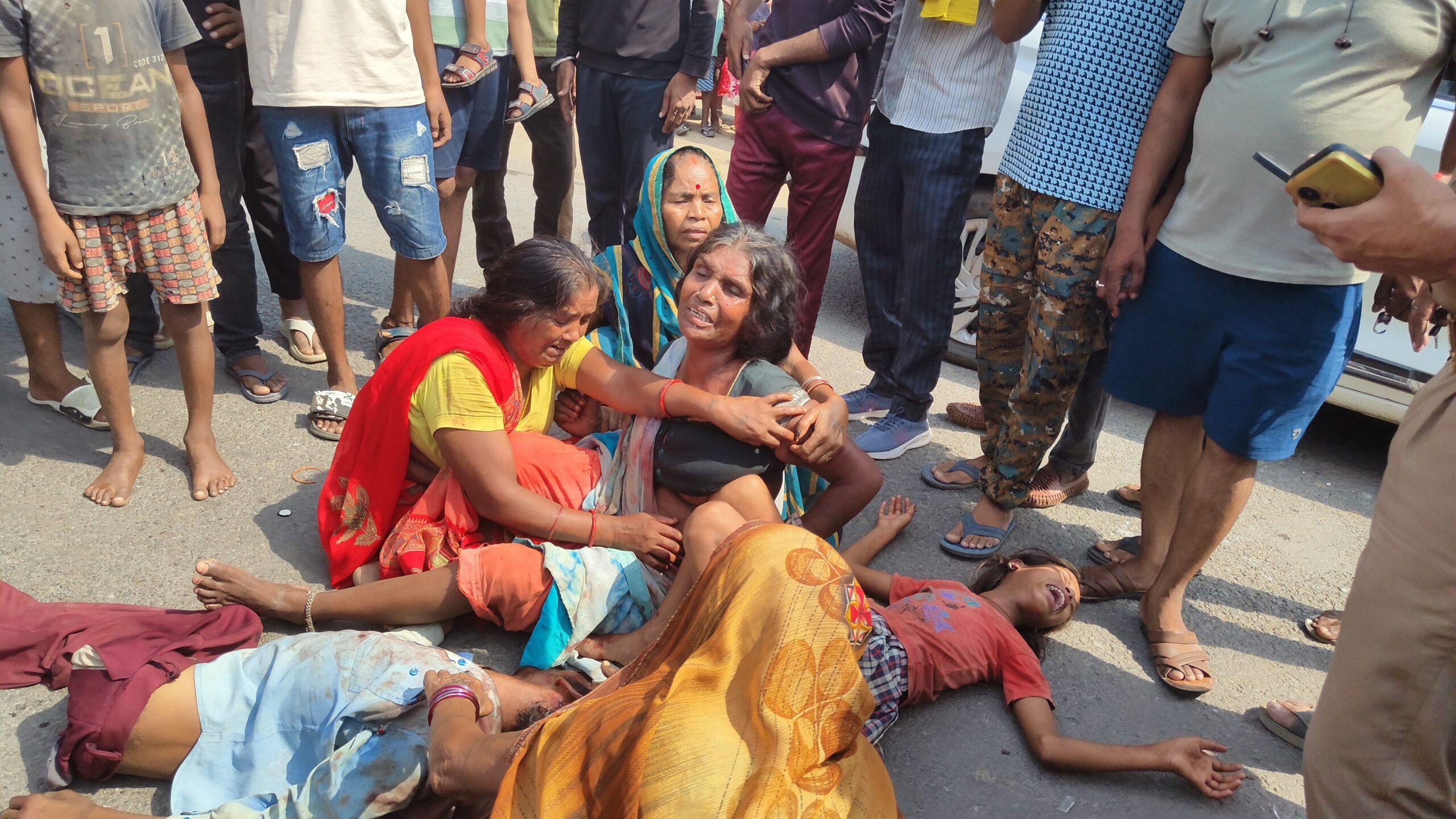 कोयला लदे ट्रक की चपेट में आने से दिव्यांग दुकानदार की मौत, परिवार पर टूटा दुखों का पहाड़