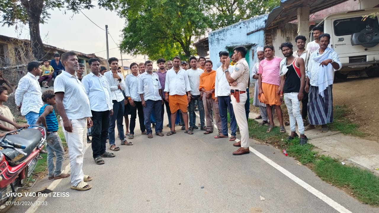 सामाजिक कुरीतियों के खिलाफ धुरकी पुलिस का जागरूकता अभियान जारी, मिरचइया गांव में लगी चौपाल
