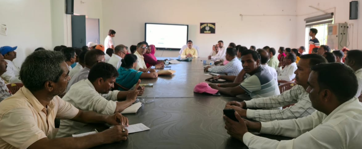 बरडीहा में मतदाता सूची विशेष गहन पुनरीक्षण अभियान को लेकर बीएलओ व कर्मियों का प्रशिक्षण, लापरवाही पर होगी कार्रवाई