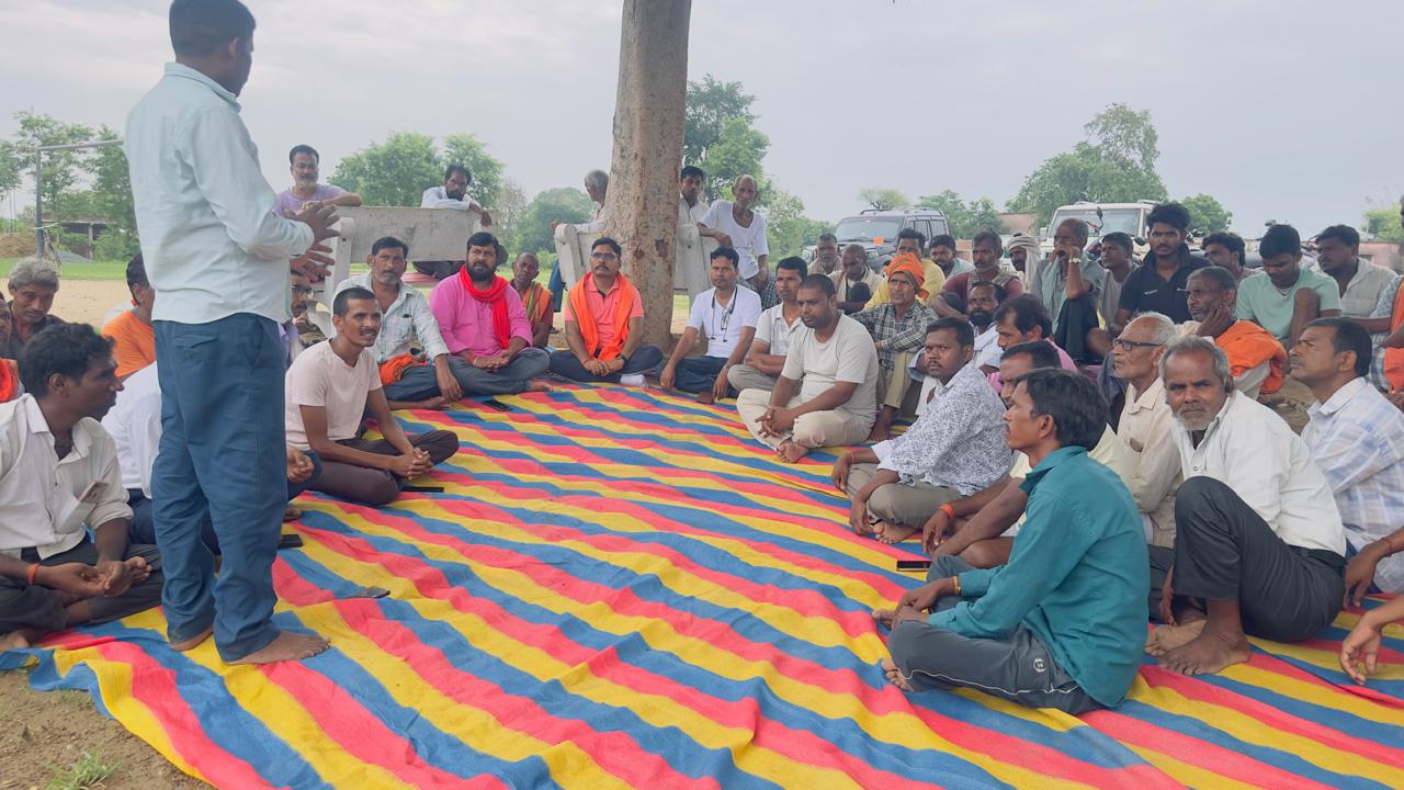 ग्राम सभा में बीडीओ-सह-सीओ ने सुनीं ग्रामीणों की समस्याएं, पेंशन व भूमि विवाद के समाधान का दिया भरोसा