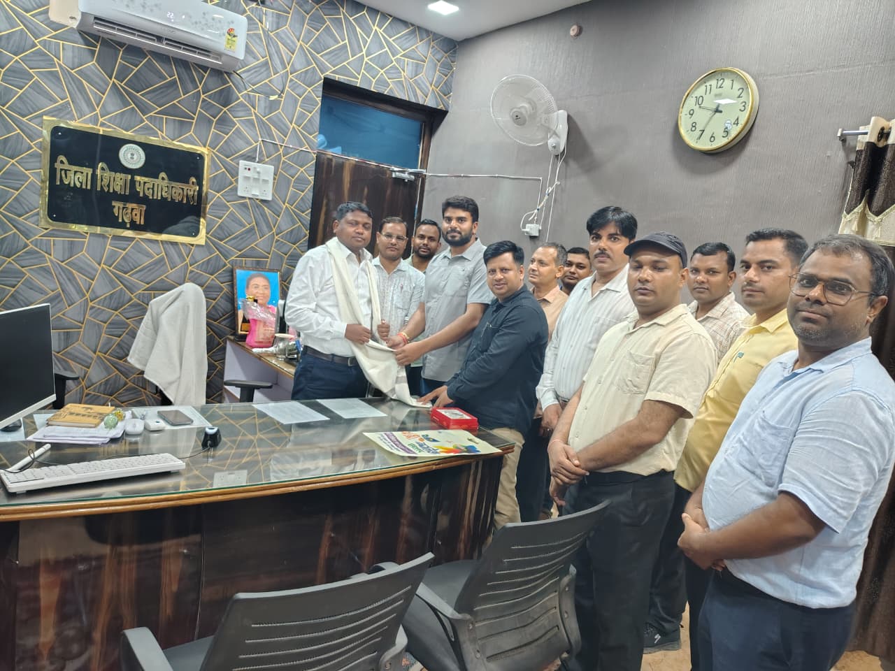 गढ़वा में नए जिला शिक्षा पदाधिकारी का शिक्षक संघ ने किया स्वागत