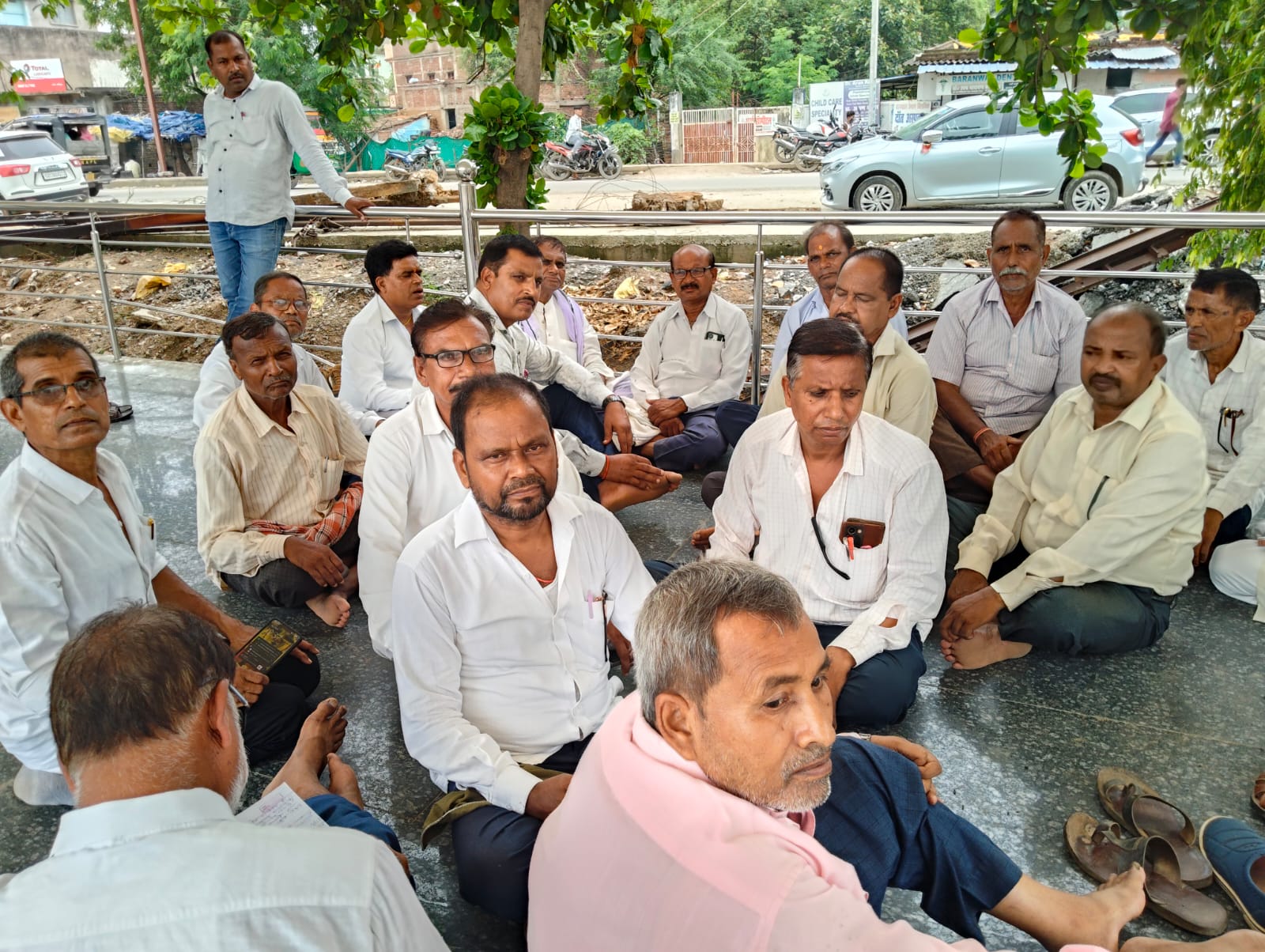 सेवानिवृत्त सहायक अध्यापकों ने पेंशन लागू करने की मांग दोहराई, आंदोलन की चेतावनी
