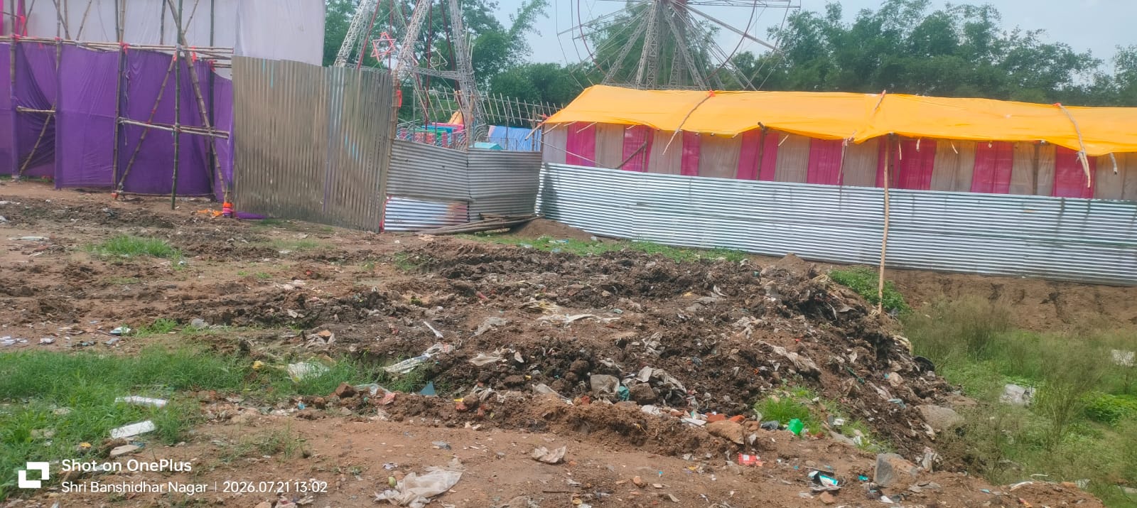 बांकी नदी में मिट्टी भरकर लगाया गया मेला, नदी के अस्तित्व और शहर की जलनिकासी पर मंडराया खतरा