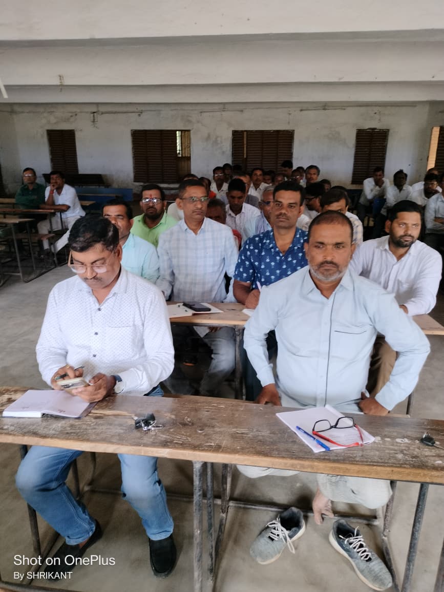 शिक्षा की गुणवत्ता सुधारना हमारी सर्वोच्च प्राथमिकता : बीपीओबंशीधर नगर में प्रधानाध्यापकों की समीक्षा बैठक, योजनाओं के प्रभावी क्रियान्वयन के दिए निर्देश