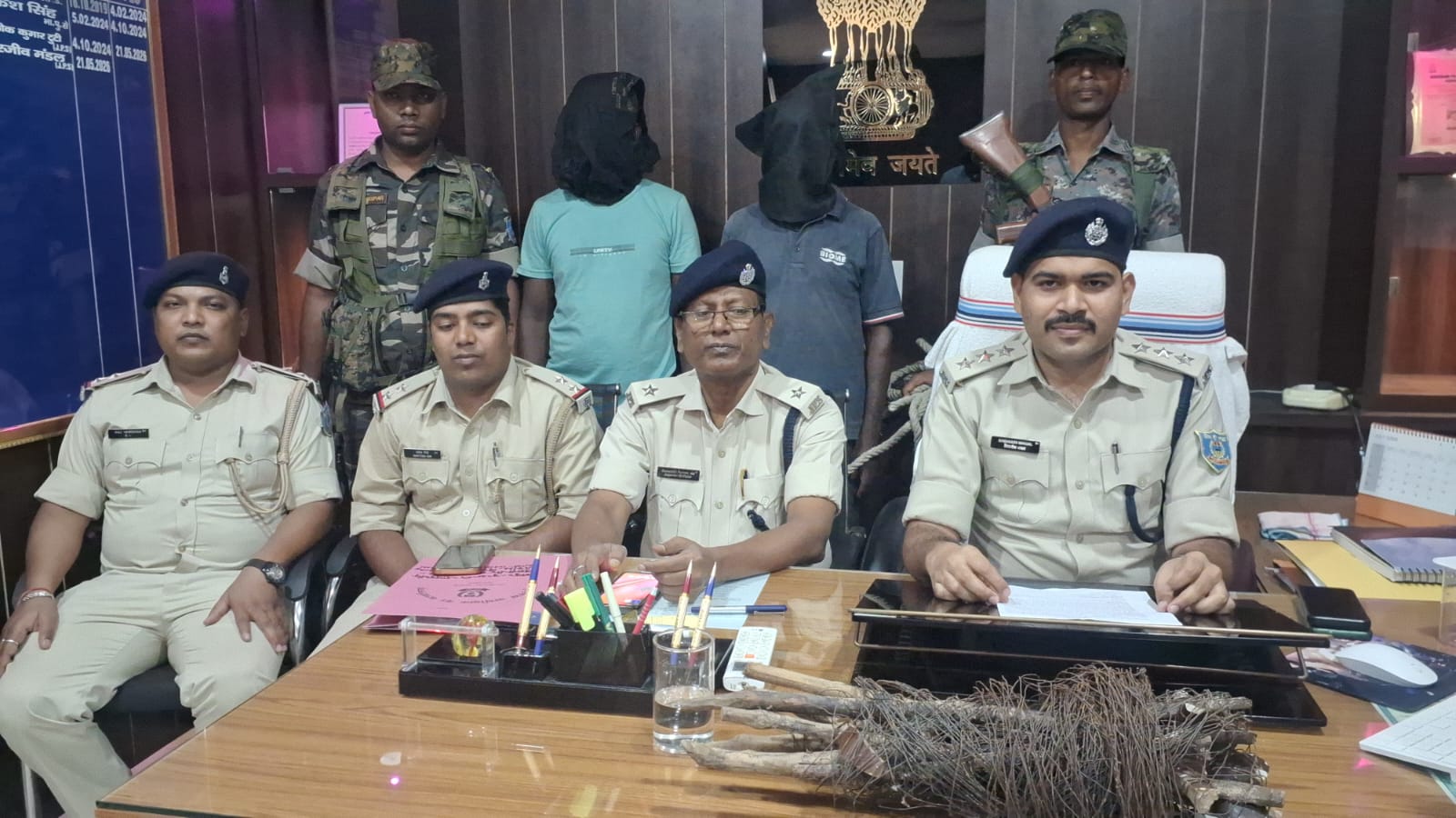 अवैध बिजली तार बिछाने से युवक की मौत, शव बालू में दफनाने का खुलासा; दो गिरफ्तार