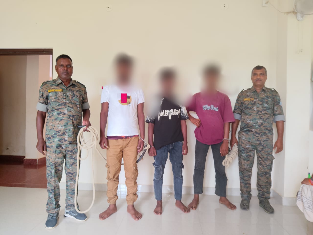 अवैध देशी कट्टा के साथ तीन गिरफ्तार, पुलिस ने भेजा जेल