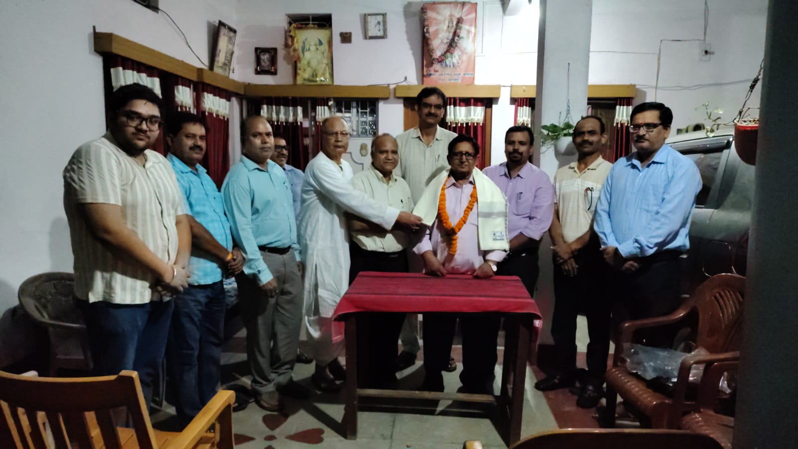 गुरु पूर्णिमा पर संस्कार भारती ने किया ‘कला गुरु सम्मान’संगीत साधक डॉ. लालमोहन मिश्रा का माल्यार्पण व अंगवस्त्र भेंट कर अभिनंदन