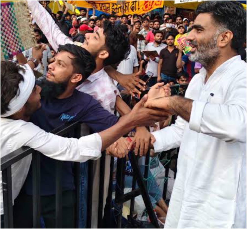 धर्मेंद्र प्रधान का इस्तीफा और युवाओं का बढ़ता असंतोष: क्या सरकार के लिए चेतावनी है?